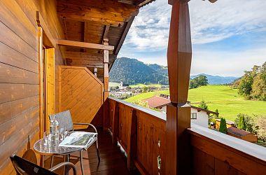 Panoramic room west-facing balcony with mountain view for your holiday